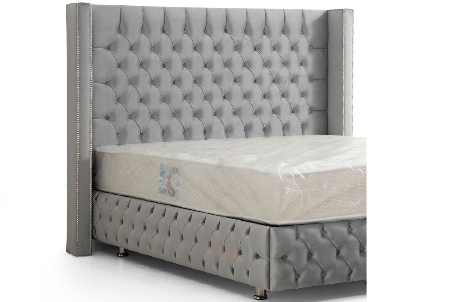 Lit Coffre en velours gris capitonné CLOUTE