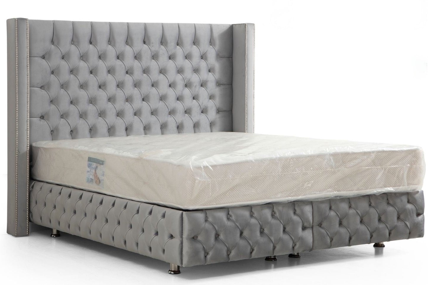 Lit Coffre en velours gris capitonné CLOUTE