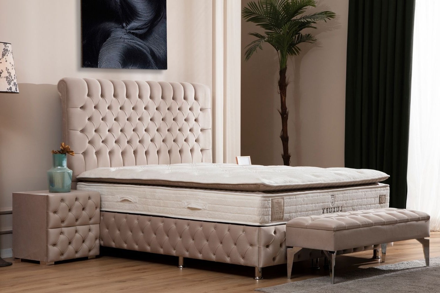 Lit Coffre en velours beige capitonné LUNA